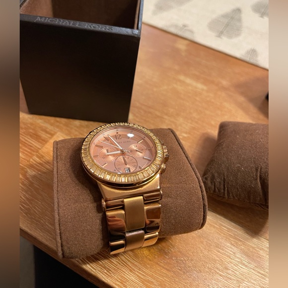 Michael Kors Women's MK5412 Dylan Rose-Tone Watch - Picture 4 of 9